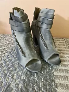 Women's Diba True Books Brushing Cow Suede Buff Ashy Sandals Heels Off White @ - Picture 1 of 5