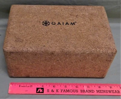 Bloque de Yoga Corcho Gaiam, 9" x 5,5" x 4" - Excelente Estado Foto 1 de 4