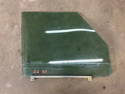 99-04 Land Rover Discovery 2 Right Front Window Door Glass CUB102700 GS3 - Image 1 of 3