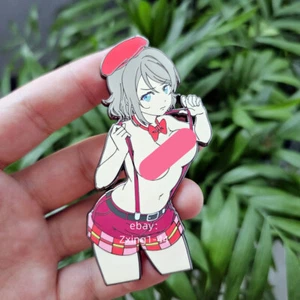 Distintivo spilla bavero metallo anime Love Live Sunshine You Watanabe Nsfw raro regalo - Foto 1 di 1