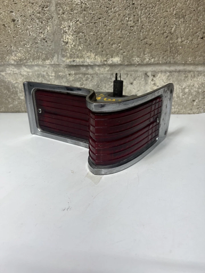 Lámpara de luz trasera cruzada clásica AMC Rambler 1965 vintage original OEM Foto 1 de 4