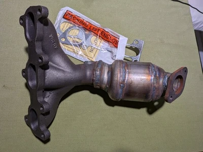 Catalytic Converter-Exact-Fit - Manifold fits 01-06 Hyundai Santa Fe 2.7L-V6 - Image 1 of 3