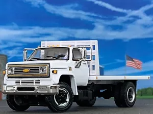 1/64 DCP WHITE CHEVY C65 SINGLE AXLE FLATBED - Picture 1 of 5