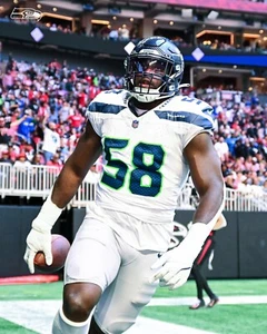 Foto de fútbol americano de la NFL Derick Hall corre para un touchdown Seattle Seahawks 8x10 - Imagen 1 de 1