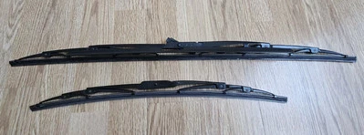 Genuine Maserati Granturismo And Grancabrio Front Wiper Blades RHD pair shsrm — 第 1/4 张图片