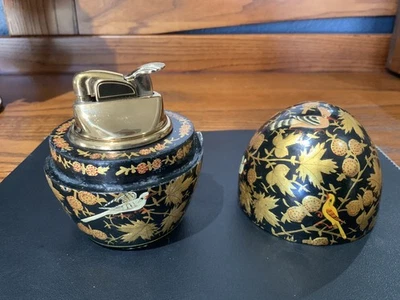 De colección Cachemira Hecho a Mano Laca Papel Maché Huevo con Evans EE. UU. Encendedor de Mesa Funciona Foto 1 de 4