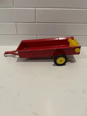 ERTL Vintage 1/16 Scale Massey Ferguson Manure Spreader Farm Toy - Image 1 of 4