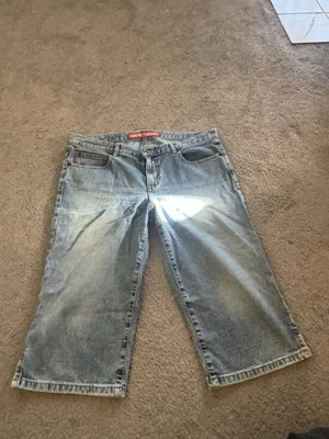 Jeans capri Guess para mujer talla 30 Foto 1 de 4