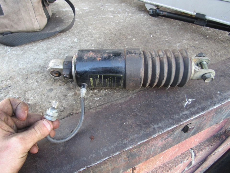 Amortiguador trasero Kawasaki ZX750 GPZ 1983 Foto 1 de 1