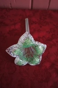 LARGE GLASS LILY SHAPED FLOWER PAPERWEIGHT/VASE - Picture 1 of 3