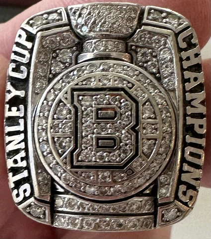 “Rare” Boston Bruins 2011 Stanley Cup Championship Ring Cover
