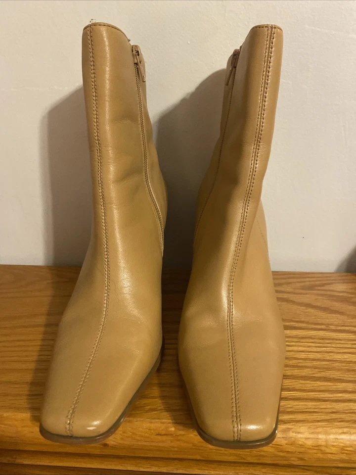 White Mountain Calf High Wedge Heel Beige Boots Size 7.5 - Imagem 1 de 4