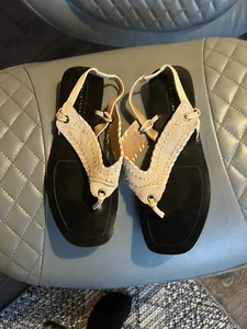 New Elie Tahari Euro 38 Beige Suede Flat Thong Sandals US Size 7 New S - Picture 1 of 3