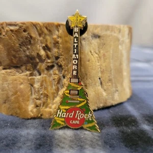 Pin Hard Rock Café 2000 Baltimore EE. UU. Árbol de Navidad Guitarra HRC LE 500 - Imagen 1 de 2