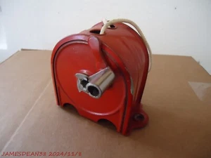 VTG Red Handy Things Traveling Indoor Clothes Line 3 3/4" tall 3 1/2" Wide MCM - Picture 1 of 4