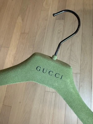 Juego de 4 perchas de terciopelo verdes auténticas - GUCCI - Foto 1 de 4