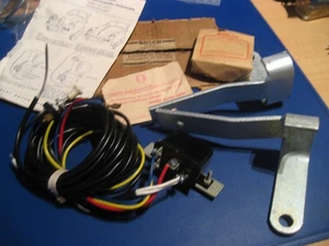 Orig. Kit montaggio fendinebbia Bosch VMBE 223 sort 3 per VW Maggiolino 1200 - Foto 1 di 7