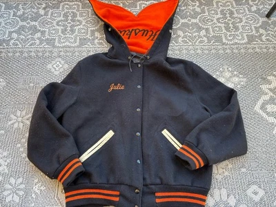 Chaqueta Universitaria de Lana Huskies Vintage Ajuste Medio Hecha en EE. UU. UCONN? Foto 1 de 4