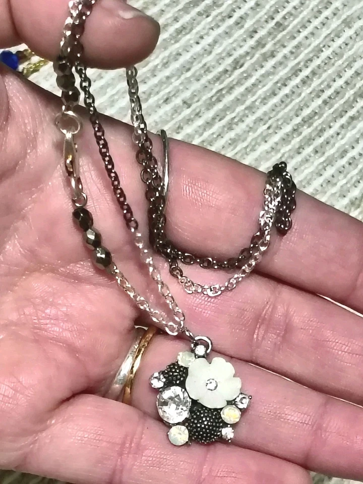 Collar Flor Opalescente Cadena Plata Negra Cuentas de Vidrio  Foto 1 de 1
