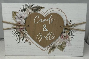 Weißes herzförmiges Holz Hochzeitsschild, "Karte & Geschenke" 10x6,5 Zoll; NEU - Bild 1 von 6