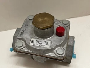 MAXITROL RV47CL-1/2” PSIG GAS PRESSURE REGULATOR set @ 5” for NAT & 10” for LPG - Picture 1 of 6