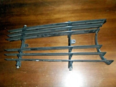 Mercedes-Benz 380SL R107 1984 84 - Inserto de parrilla lado derecho del pasajero Foto 1 de 4