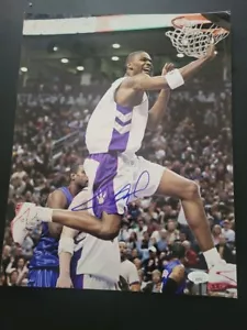 CHRIS BOSH SIGNED TORONTO RAPTORS 11X14 PHOTO JSA AUTHENTICATED W/PROOF - Picture 1 of 4