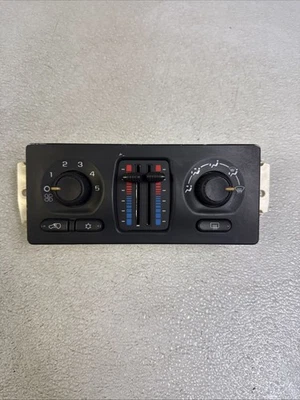 03-06 Chevy Silverado GMC Sierra Climate Control Unit A/C W/Defrost OEM 10370034 - Image 1 of 4