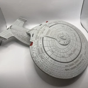 StarTrek USS EnterpriseNCC-1701 92’Playmates Next Generation Missing Battery Bk - Picture 1 of 9