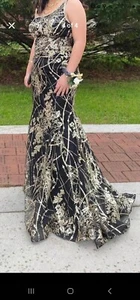 Prom dresses for women - Picture 1 of 4