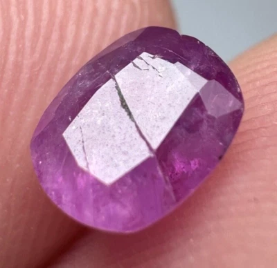 1.05 Carat Beautiful Natural Transparent Oval Cut Ruby Gemstone from Afghanistan - Image 1 of 4