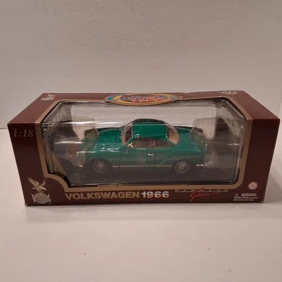 Volkswagen Karmann-Ghia 1966 verde fundido a presión Road Legends 1/18  Foto 1 de 4