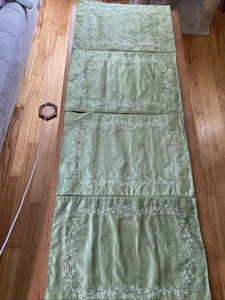 Lot Of 4 Green Embroidered Placemats Microfiber Spring Summer Fall - Picture 1 of 6
