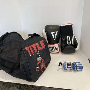 Title Boxing Duffel Bag Wraps 12 Ounce Gel Gloves - Picture 1 of 2