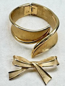 Trifari vintage jewelry gold tone 2 inch bow pin 8 inch cuff bracelet - Picture 1 of 9
