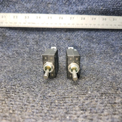 W31-X2M1G-10 | Tyco Electronics | Disyuntor - 10 Amp - Precio por cada uno Foto 1 de 4