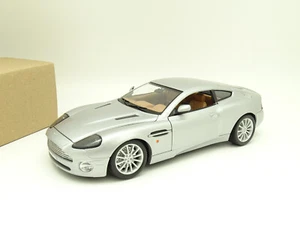 Burago SB 1/18 - Aston Martin Vanquish Plata - Imagen 1 de 2