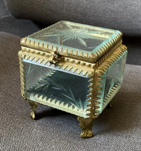 ANTIKE VERGOLDETE METALL ABGESCHRÄGT GLAS KRISTALL SCHMUCKSCHATULLE SCHMUCKBOX - Bild 1 von 18
