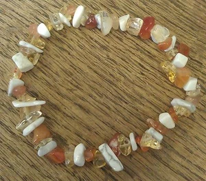CITRINE, CARNELIAN AND HOWLITE CRYSTAL CHIP BRACELET + FREE CITRINE TUMBLESTONE - Picture 1 of 4