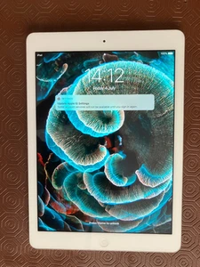 Apple iPad Air A1474 32GB 9.7 in White and Silver - Picture 1 of 16