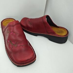 Naot Mule Slip On Leather Size 11 EU 42 Red Floral Embroidered