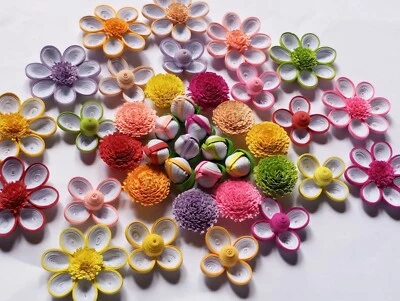 1.5mm 30 paper quilling flowers and 10 quilling flower buds - Image 1 of 4