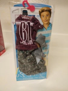 ~CFY04 Barbie FASHIONISTAS KEN RYAN Complete Look Fashion Pack #2 Camouflage Set - Picture 1 of 2