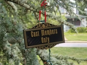Disney Haunted Mansion solo membri del cast targa ispirata addobbo natalizio - Foto 1 di 9