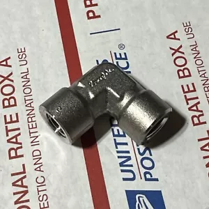 New Swagelok SS-4-E , 1/4"NPT elbows - Picture 1 of 2