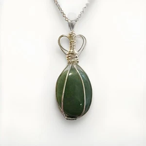 Colgante de piedras preciosas de aventurina verde 18 pulgadas Con alambre plateado. Hecho a mano. - Imagen 1 de 8