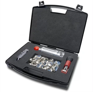 KIT CARTELLATRICE TUBI INOX FLESSIBILI 1/2" e 3/4" TUBI ACQUA CON VALIGETTA - Foto 1 di 5