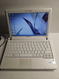 Samsung NP-NC10 1GB RAM Power Charger WinXP Home 160GB HD White 10" Laptop - Picture 1 of 13