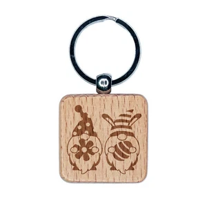 Par de llaveros cuadrados de madera grabados en madera con flor de huevo de primavera para gnomos del día de Pascua - Imagen 1 de 6