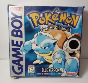 Pokemon Versione Blu (Game Boy, 1998) 1° Stampa Testo Rosso Errore Box SPEDIZIONE GRATUITA - Foto 1 di 11